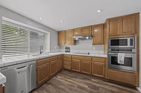 Kitchen - 43870 Gatewood Way, Temecula, CA 92592 photo 2 of 3
