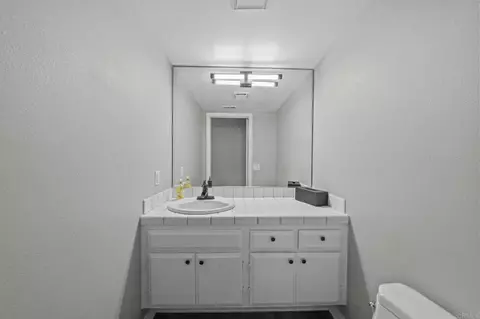 Bath - 43870 Gatewood Way, Temecula, CA 92592 photo 1 of 4