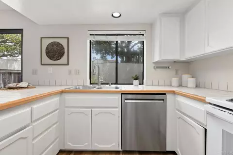 Kitchen - 6890 Peach Tree Rd, Carlsbad, CA 92011 photo 5 of 5
