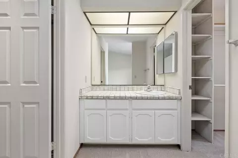Bath - 6890 Peach Tree Rd, Carlsbad, CA 92011 photo 2 of 3