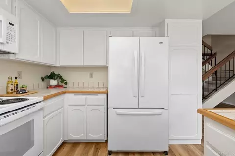 Kitchen - 6890 Peach Tree Rd, Carlsbad, CA 92011 photo 4 of 5
