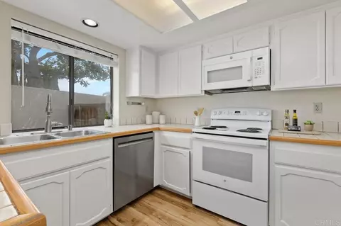 Kitchen - 6890 Peach Tree Rd, Carlsbad, CA 92011 photo 3 of 5