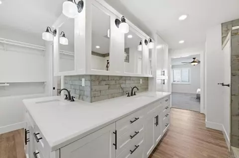 Bath - 4344 Summit Dr, La Mesa, CA 91941 photo 4 of 5
