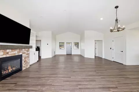 Living - 4344 Summit Dr, La Mesa, CA 91941 photo 4 of 11