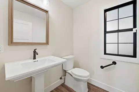 Bath - 4344 Summit Dr, La Mesa, CA 91941 photo 1 of 5