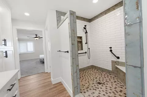 Bath - 4344 Summit Dr, La Mesa, CA 91941 photo 2 of 5