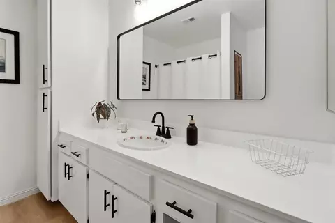 Bath - 1039 Plover Way, Oceanside, CA 92057 photo 1 of 4