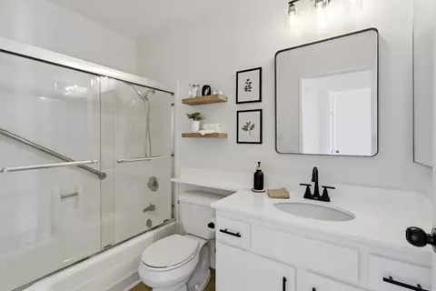 Bath - 1039 Plover Way, Oceanside, CA 92057 photo 4 of 4