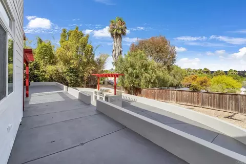 Exterior - 441 Rancho Santa Fe Rd, Encinitas, CA 92024 photo 6 of 18