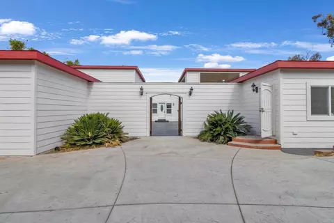 Exterior - 441 Rancho Santa Fe Rd, Encinitas, CA 92024 photo 4 of 18