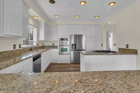 Kitchen - 441 Rancho Santa Fe Rd, Encinitas, CA 92024 photo 2 of 3
