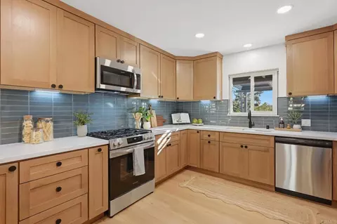 Kitchen - 212 Casper Ln, Vista, CA 92084 photo 3 of 10