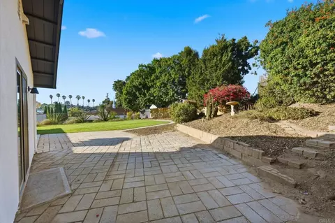 Exterior - 212 Casper Ln, Vista, CA 92084 photo 6 of 9