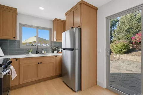 Kitchen - 212 Casper Ln, Vista, CA 92084 photo 10 of 10