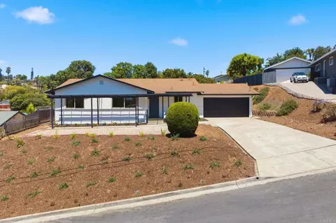 Exterior - 212 Casper Ln, Vista, CA 92084 photo 8 of 9