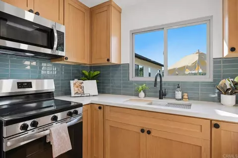 Kitchen - 212 Casper Ln, Vista, CA 92084 photo 8 of 10