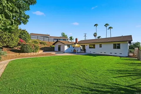 Exterior - 212 Casper Ln, Vista, CA 92084 photo 4 of 9