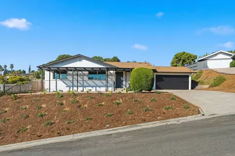 Exterior - 212 Casper Ln, Vista, CA 92084 photo 1 of 9