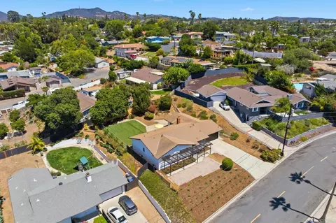 View/Area - 212 Casper Ln, Vista, CA 92084 photo 2 of 15