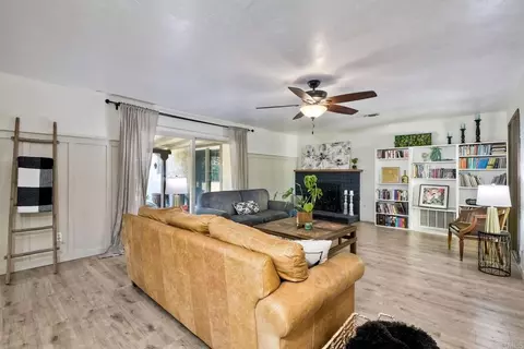 Living - 935 Tanya Ln, Fallbrook, CA 92028 photo 2 of 3