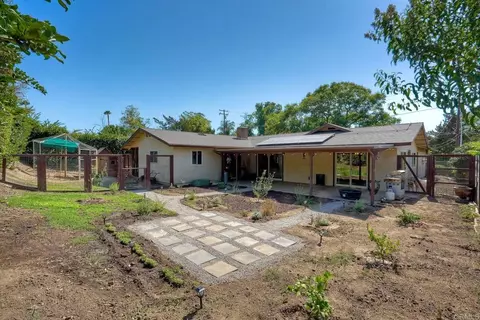 Exterior - 935 Tanya Ln, Fallbrook, CA 92028 photo 3 of 8