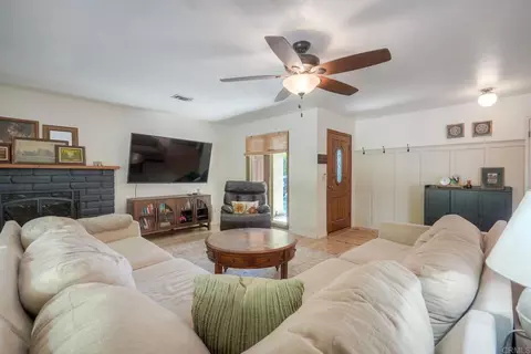Living - 935 Tanya Ln, Fallbrook, CA 92028 photo 1 of 3