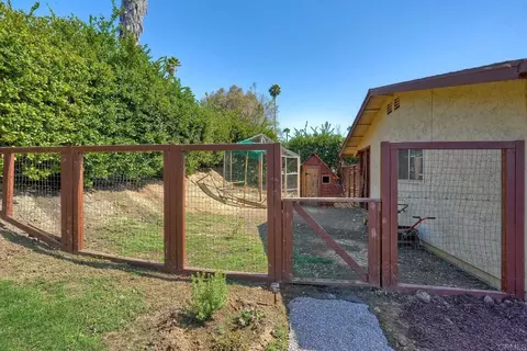 Exterior - 935 Tanya Ln, Fallbrook, CA 92028 photo 6 of 8