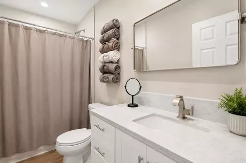 Bath - 2016 Winchester St, Oceanside, CA 92054 photo 5 of 5
