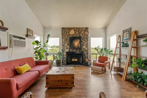 Living - 4439 La Canada, Fallbrook, CA 92028 photo 4 of 9