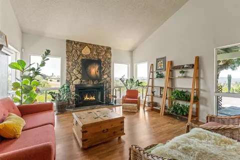 Living - 4439 La Canada, Fallbrook, CA 92028 photo 5 of 9