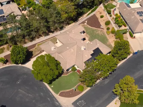 View/Area - 820 Culloden Ct, Fallbrook, CA 92028 photo 2 of 12