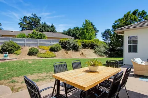 Exterior - 820 Culloden Ct, Fallbrook, CA 92028 photo 5 of 10