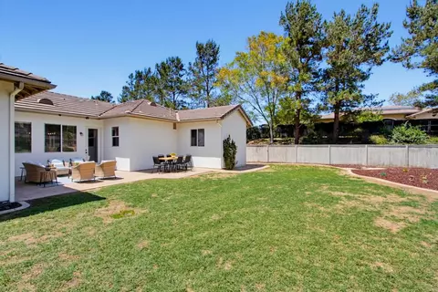 Exterior - 820 Culloden Ct, Fallbrook, CA 92028 photo 6 of 10
