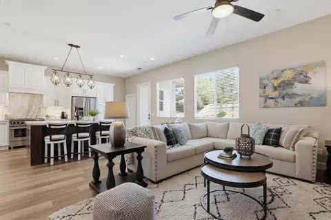 Living - 820 Culloden Ct, Fallbrook, CA 92028 photo 4 of 6