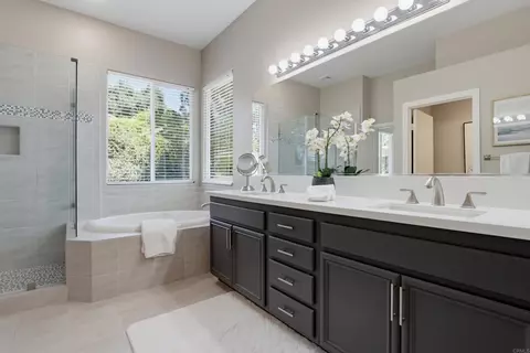Bath - 820 Culloden Ct, Fallbrook, CA 92028 photo 1 of 5