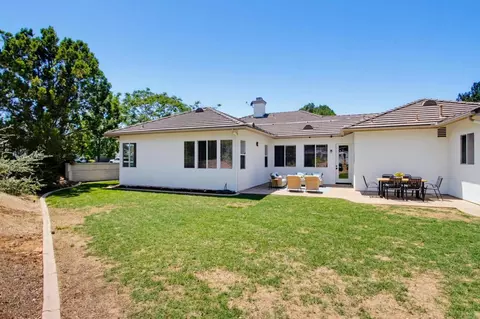 Exterior - 820 Culloden Ct, Fallbrook, CA 92028 photo 4 of 10