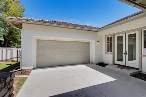 Exterior - 820 Culloden Ct, Fallbrook, CA 92028 photo 8 of 10