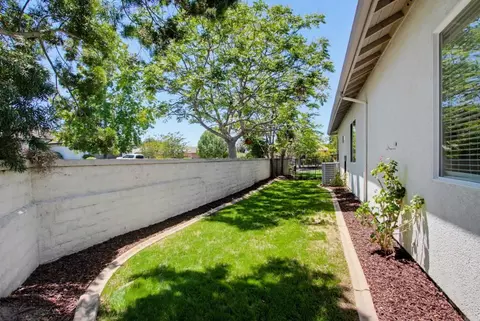 Exterior - 820 Culloden Ct, Fallbrook, CA 92028 photo 7 of 10