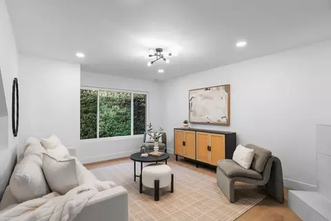 Living - 917 Intrepid Ct, Del Mar, CA 92014 photo 2 of 2