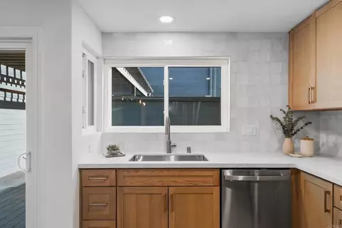 Kitchen - 917 Intrepid Ct, Del Mar, CA 92014 photo 3 of 4