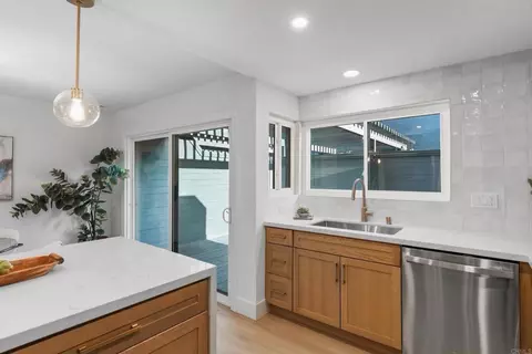 Kitchen - 917 Intrepid Ct, Del Mar, CA 92014 photo 4 of 4