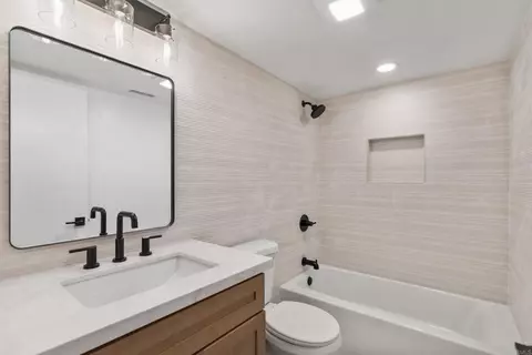 Bath - 917 Intrepid Ct, Del Mar, CA 92014 photo 3 of 3