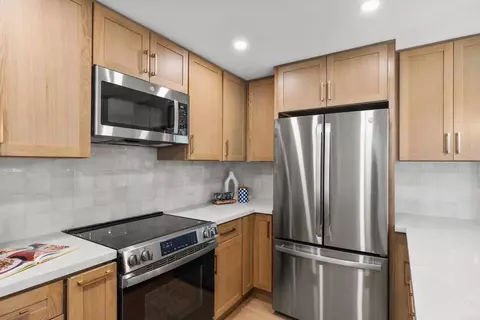 Kitchen - 917 Intrepid Ct, Del Mar, CA 92014 photo 2 of 4