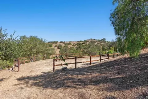 Exterior - 2777 Kingridge Dr, Fallbrook, CA 92028 photo 4 of 12