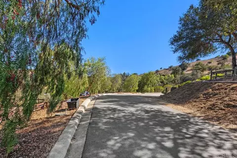 Exterior - 2777 Kingridge Dr, Fallbrook, CA 92028 photo 5 of 12
