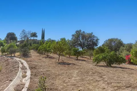 Exterior - 2777 Kingridge Dr, Fallbrook, CA 92028 photo 2 of 12
