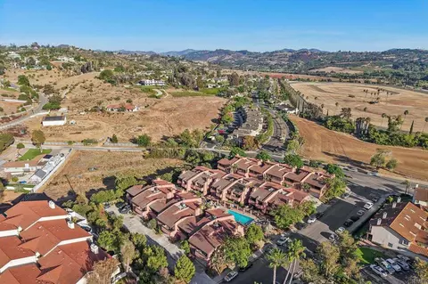 View/Area - 32078 Del Cielo Oeste, Bonsall, CA 92003 photo 3 of 7