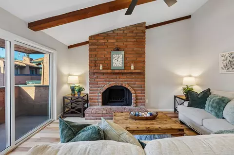 Living - 32078 Del Cielo Oeste, Bonsall, CA 92003 photo 3 of 4