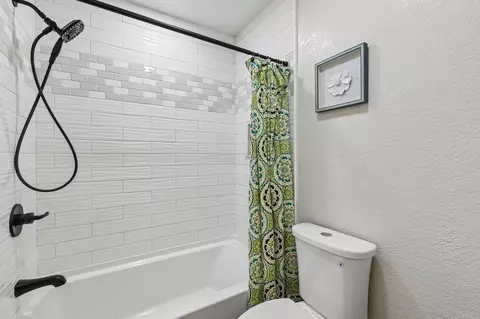 Bath - 32078 Del Cielo Oeste, Bonsall, CA 92003 photo 2 of 4