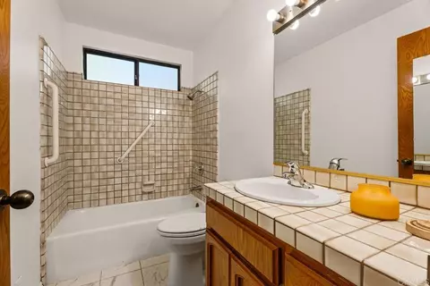 Bath - 25641 Bellemore, Ramona, CA 92065 photo 1 of 3